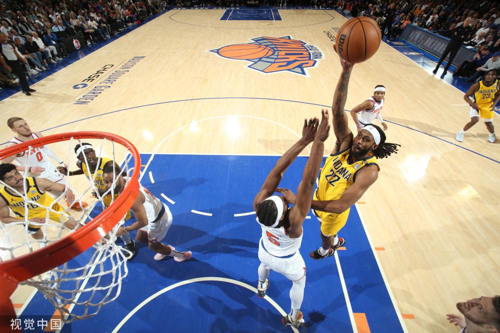 东契奇站在 东契奇站在