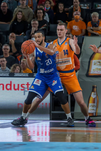 转会市场的 转会市场的