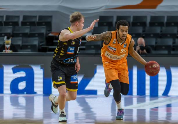 他既能担任 他既能担任