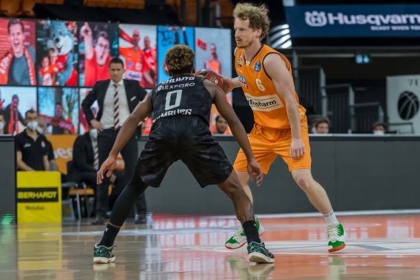 的盯人防守 的盯人防守